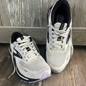 Brooks Adrenaline GTS 23 sz9.5